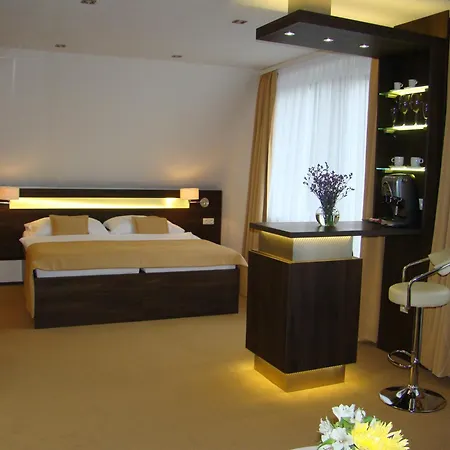 - Walldorf A Pohadkova Vesnicka Hotel Podlesí